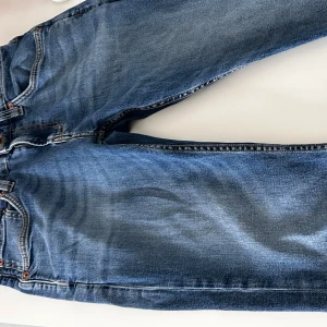 Blå jeansbyxor  -  Stjärna blås jens 