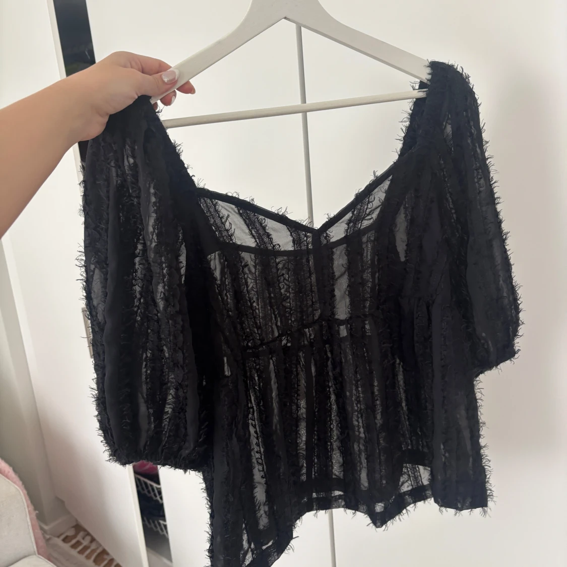 Svart blus med struktur - 1