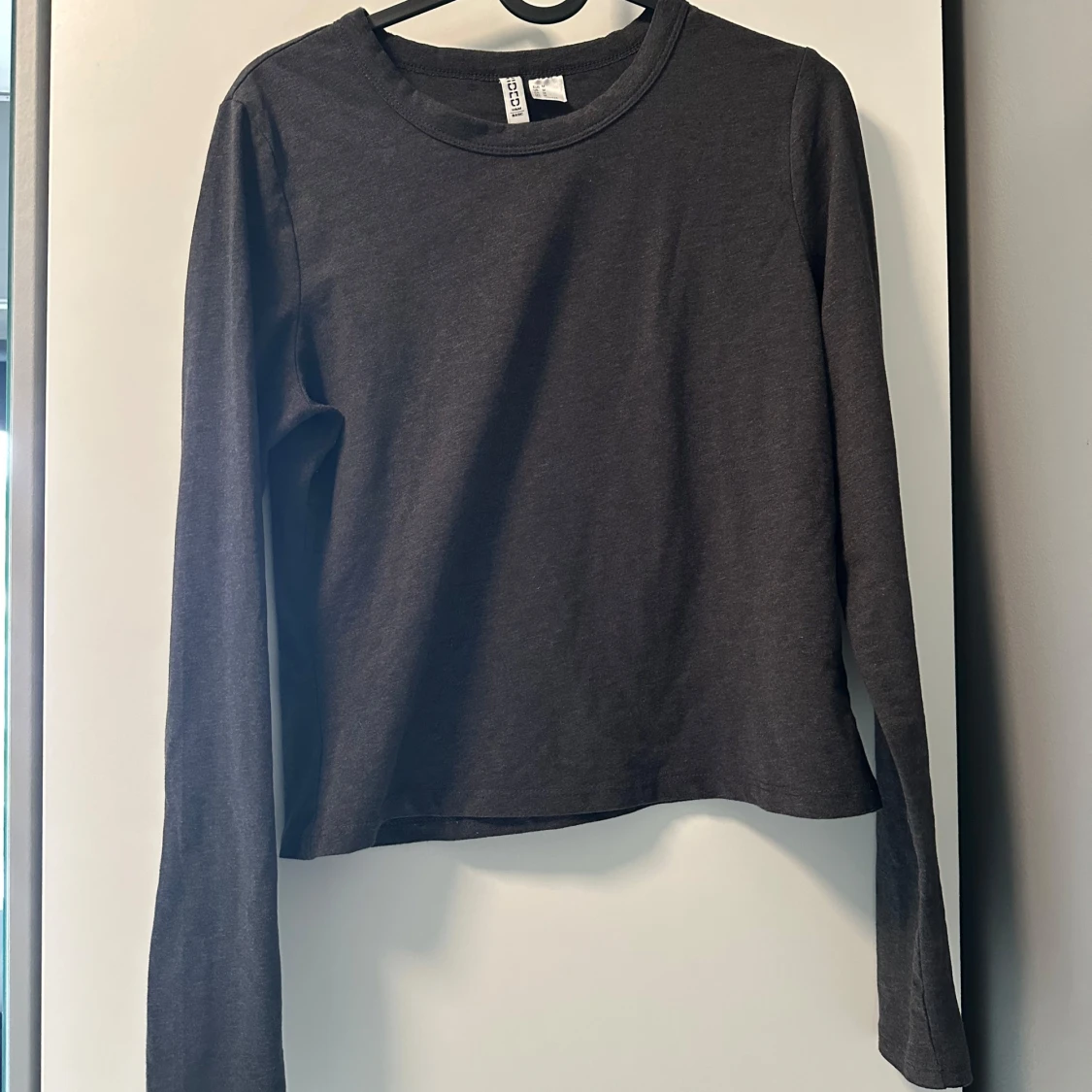 Mörkgrå långärmad tröja från H&M