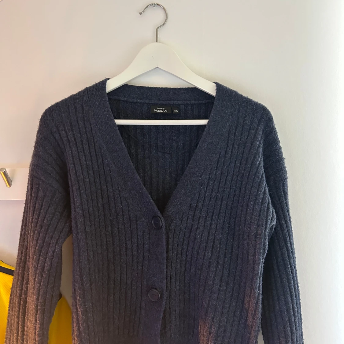 Mörkblå ribbad kofta från KappAhl - 1