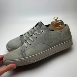 Lanvin skor  - Hej! Säljer nu dessa svin feta lanvin skor. Skorna är i mycket fint skick! Har begränsat antal boxar och dustbag. Hör av dig vid frågor