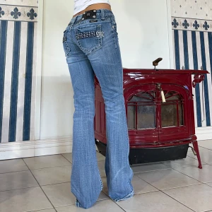 Miss me jeans - Miss me jeans i äldre modell, låg midja & bootcut💕 midjemått 82cm & innerben 87cm (långa)💕stora på mig.  Jag är 165