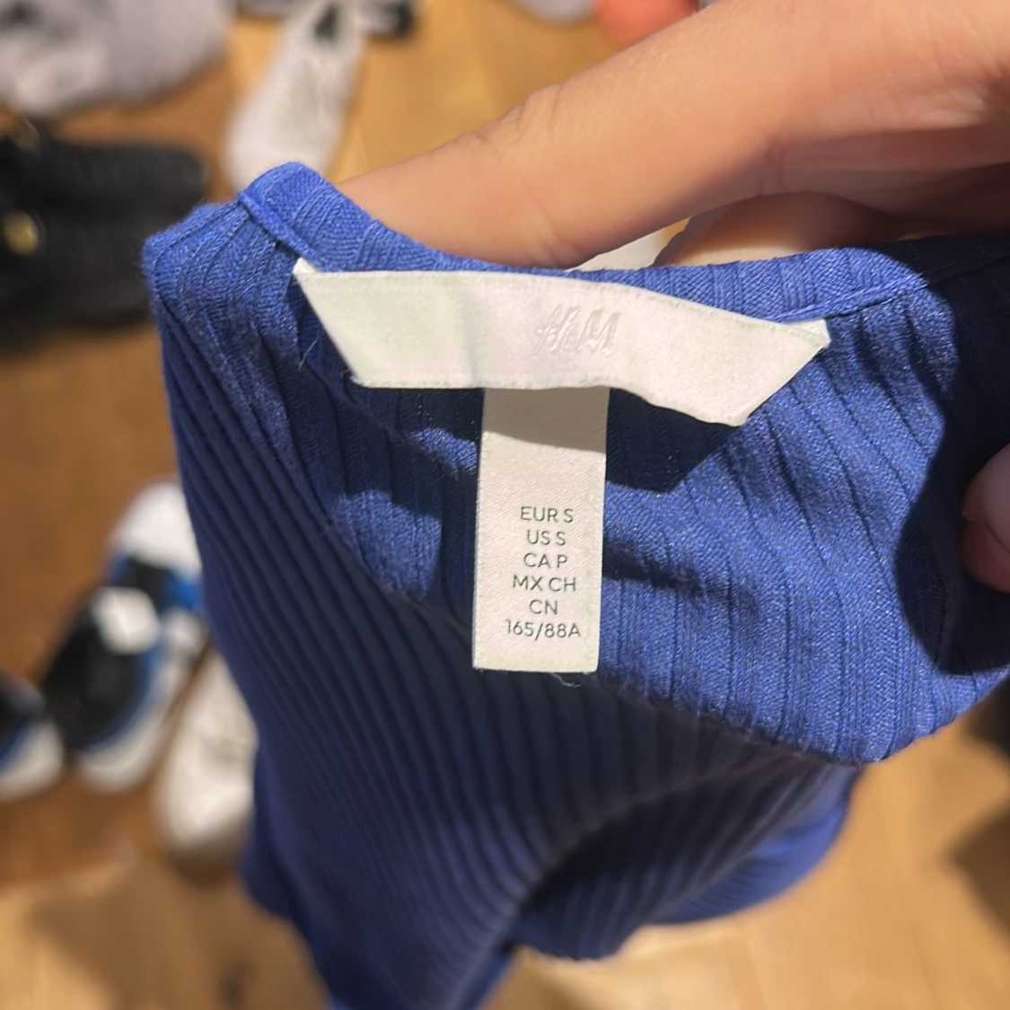 Blå ribbad croppad topp från H&M - 2