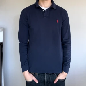 Ralph lauren tröja  - Säljer nu denna feta Ralph lauren rugbytröjan i storlek M | skick:8/10 | billigaste på Marknaden med detta skick🤩 Dm för frågor eller mer🙌