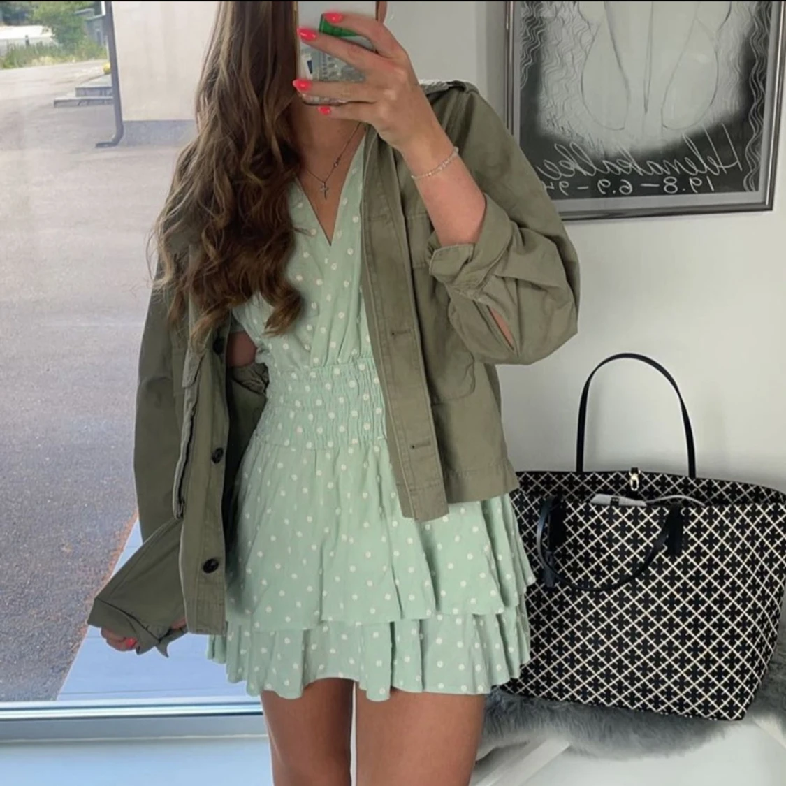 Ljusgrön prickig omlottklänning från zara