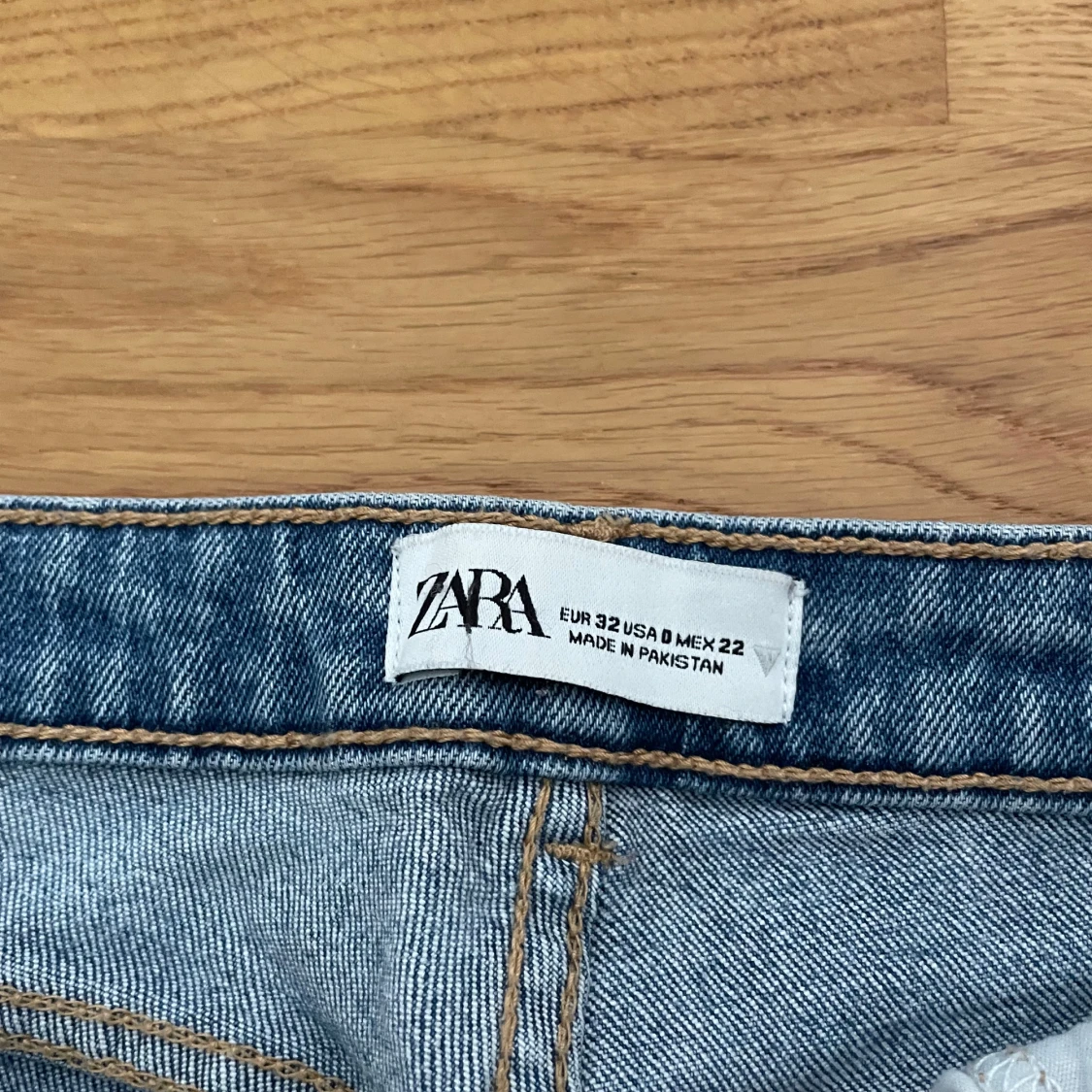 Blå bootcut jeans från Zara - 2