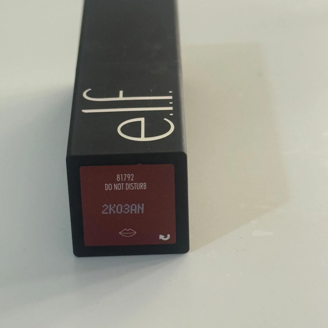 e.l.f. läppstift i färgen Do Not Disturb - 1