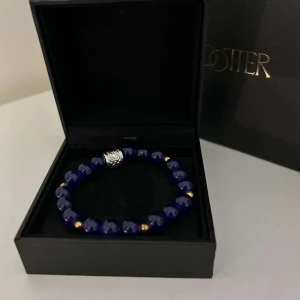 Blått pärlarmband - Snyggt armband med blå pärlor perfekt nu till sommaren💙