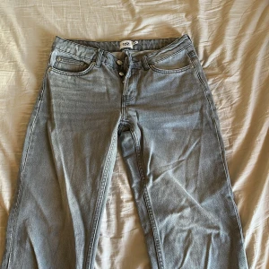 Grå jeans från 157 - Icon jeans i storlek S. Använd fåtal gånger