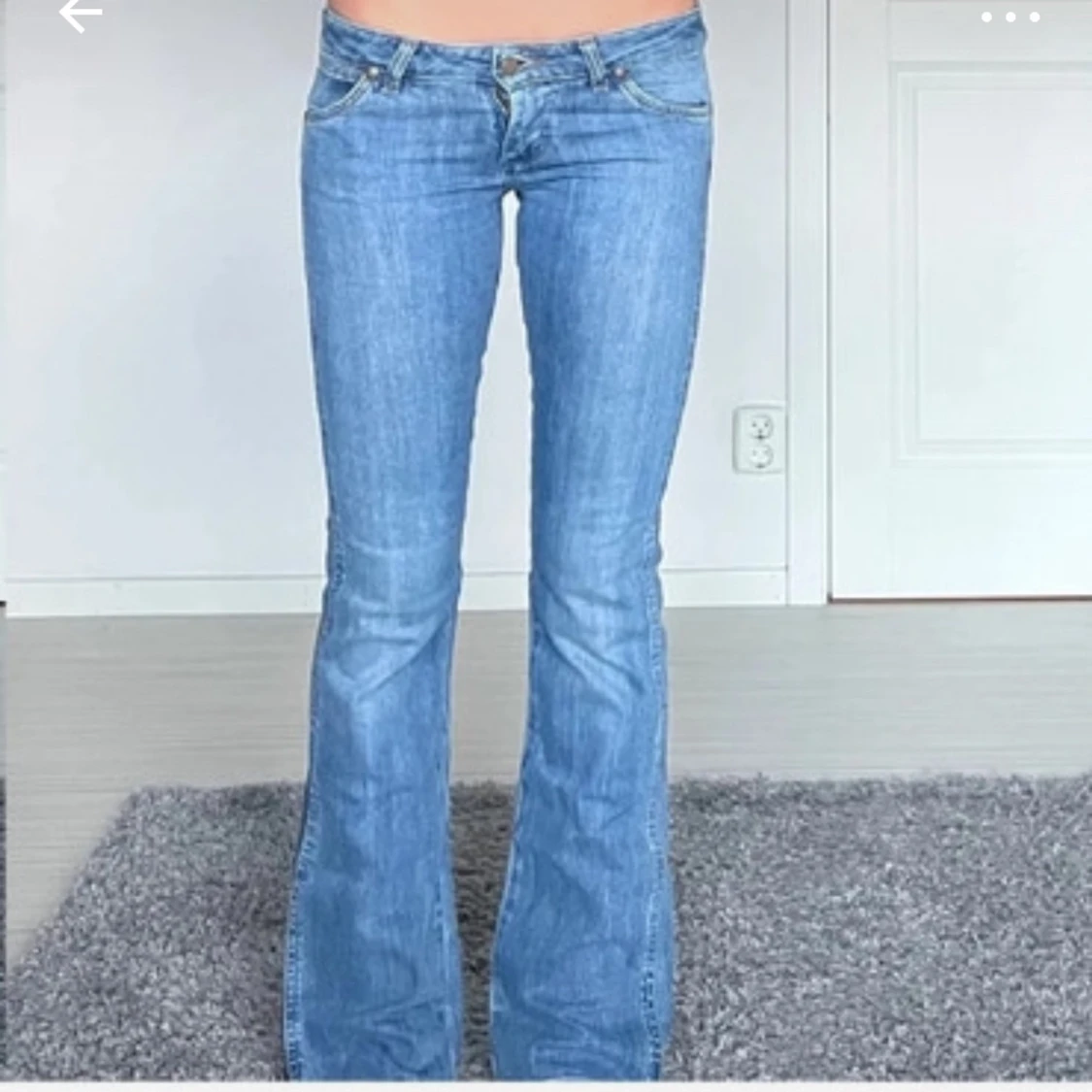 Blå bootcut jeans från Wrangler - 1