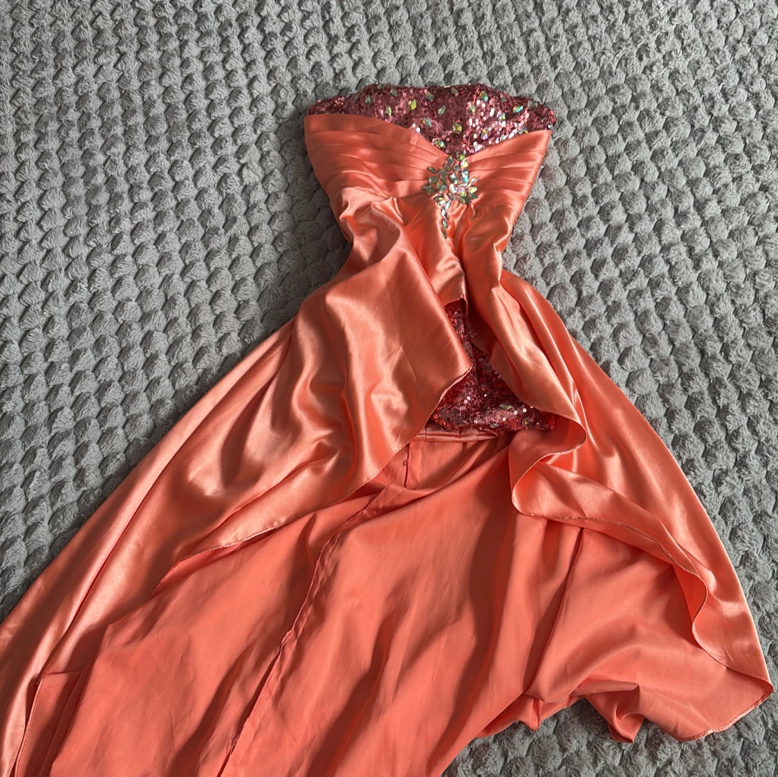 Korallfärgad axelbandslös bal/ fest långklänning med paljetter