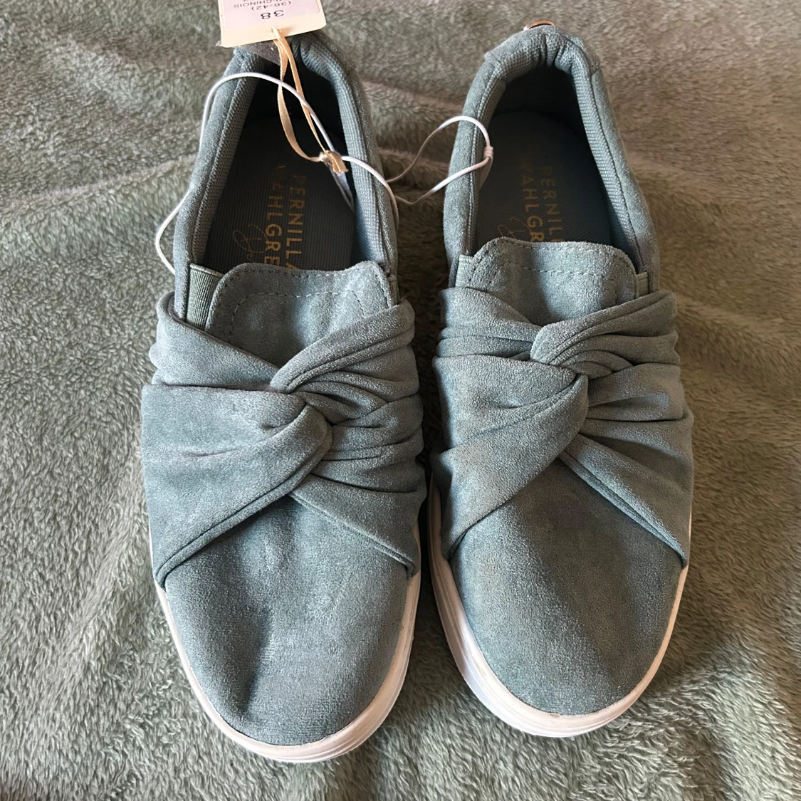 Gröna slip-on sneakers från Pernilla Wahlgren