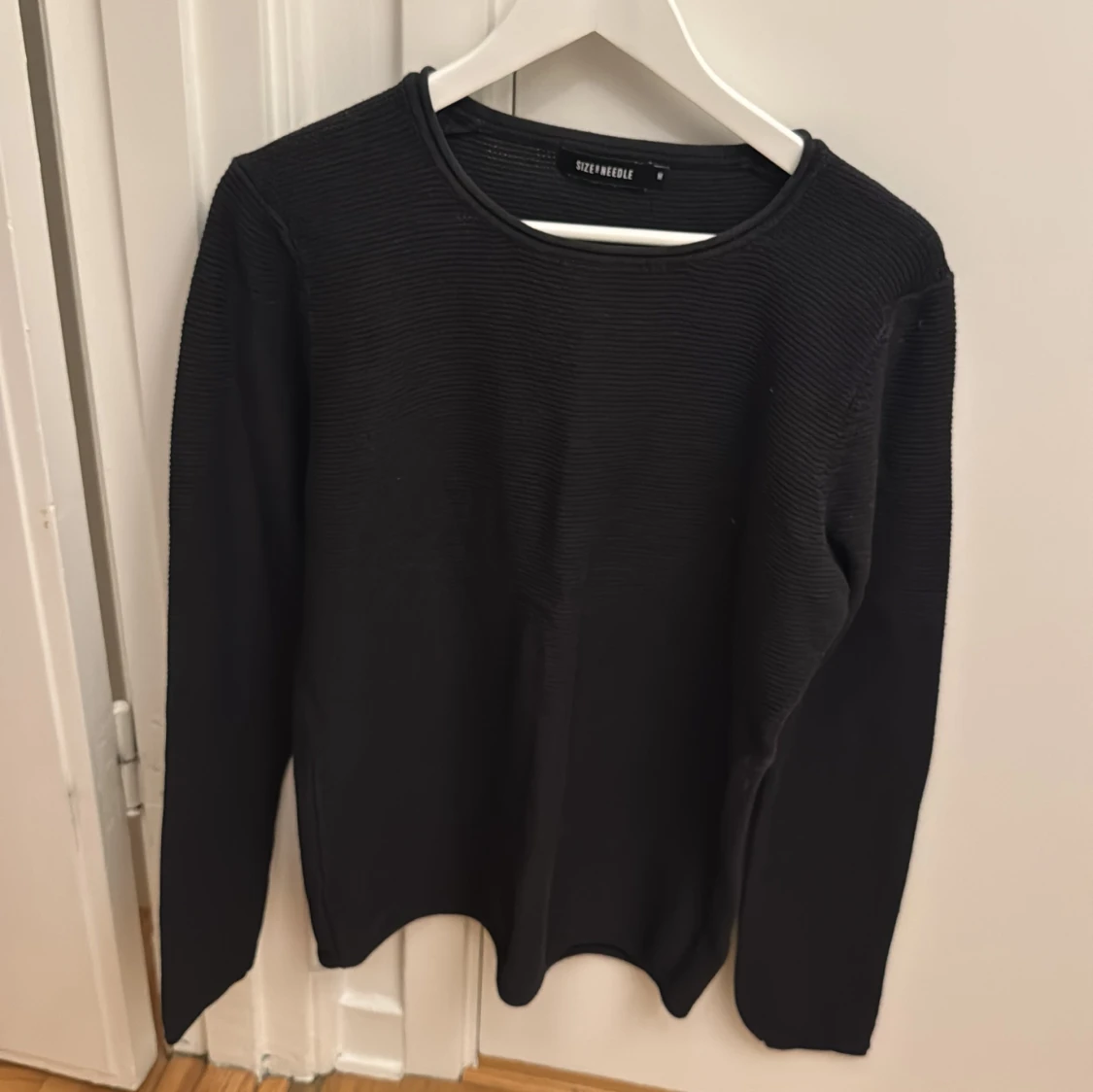 Svart stickad tröja från Size Needle