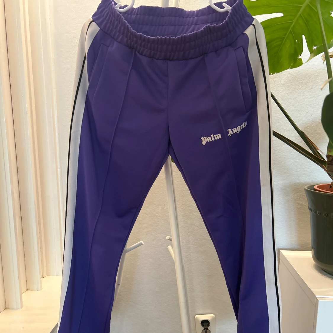 Lila tracksuit pants från Palm Angels
