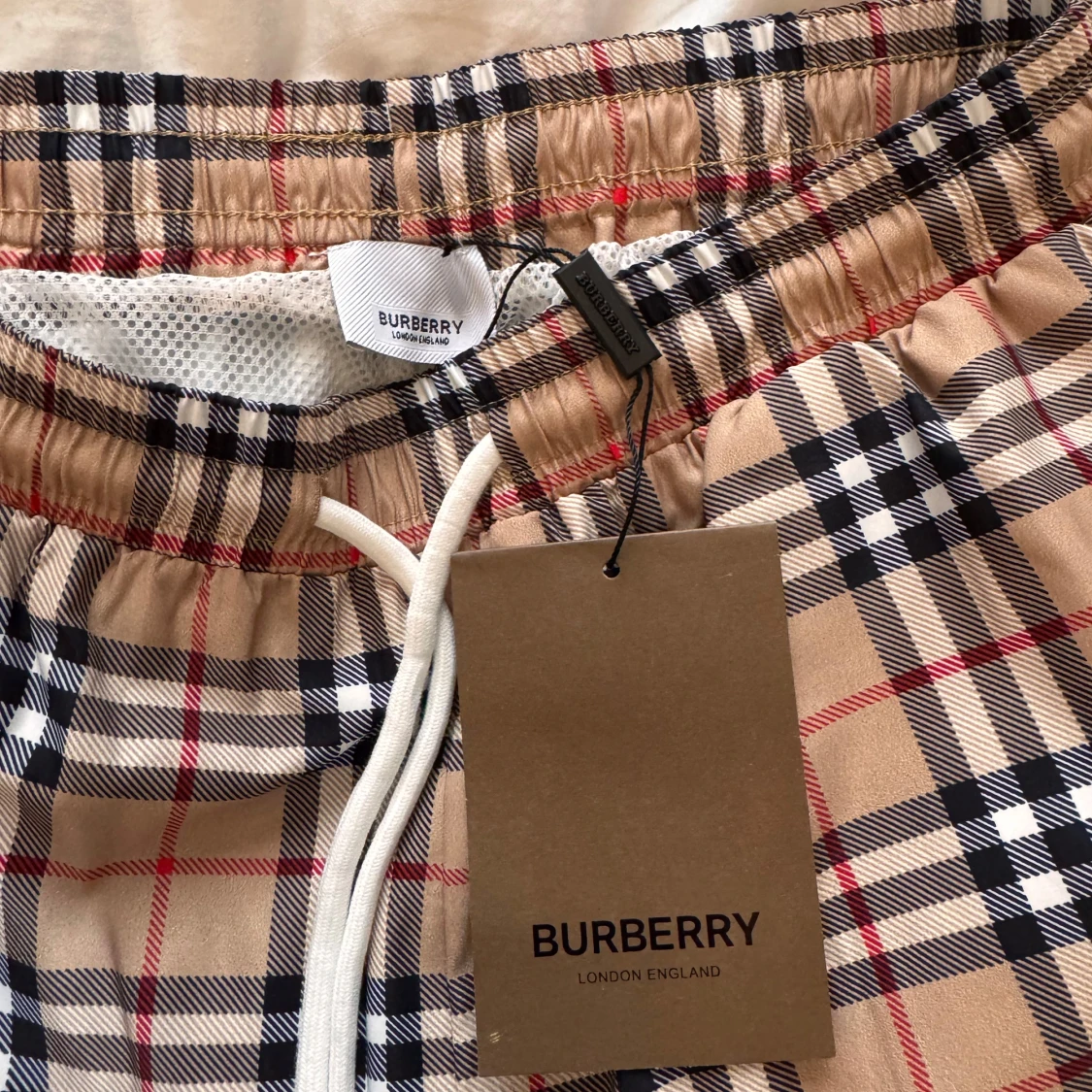 Beige rutiga shorts från Burberry - 1