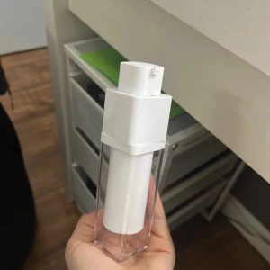 Skincare pump-förvaring - 1 st oanvänd vakuumpump pressflaska 15 ml, tom luftlös lotionflaska.  Återfyllbar kosmetisk förvaringsbehållare!  Bärbar resecremelotionflaska - fyrkantig ✨ Enkel att använda och smidig att ta med i necessären.