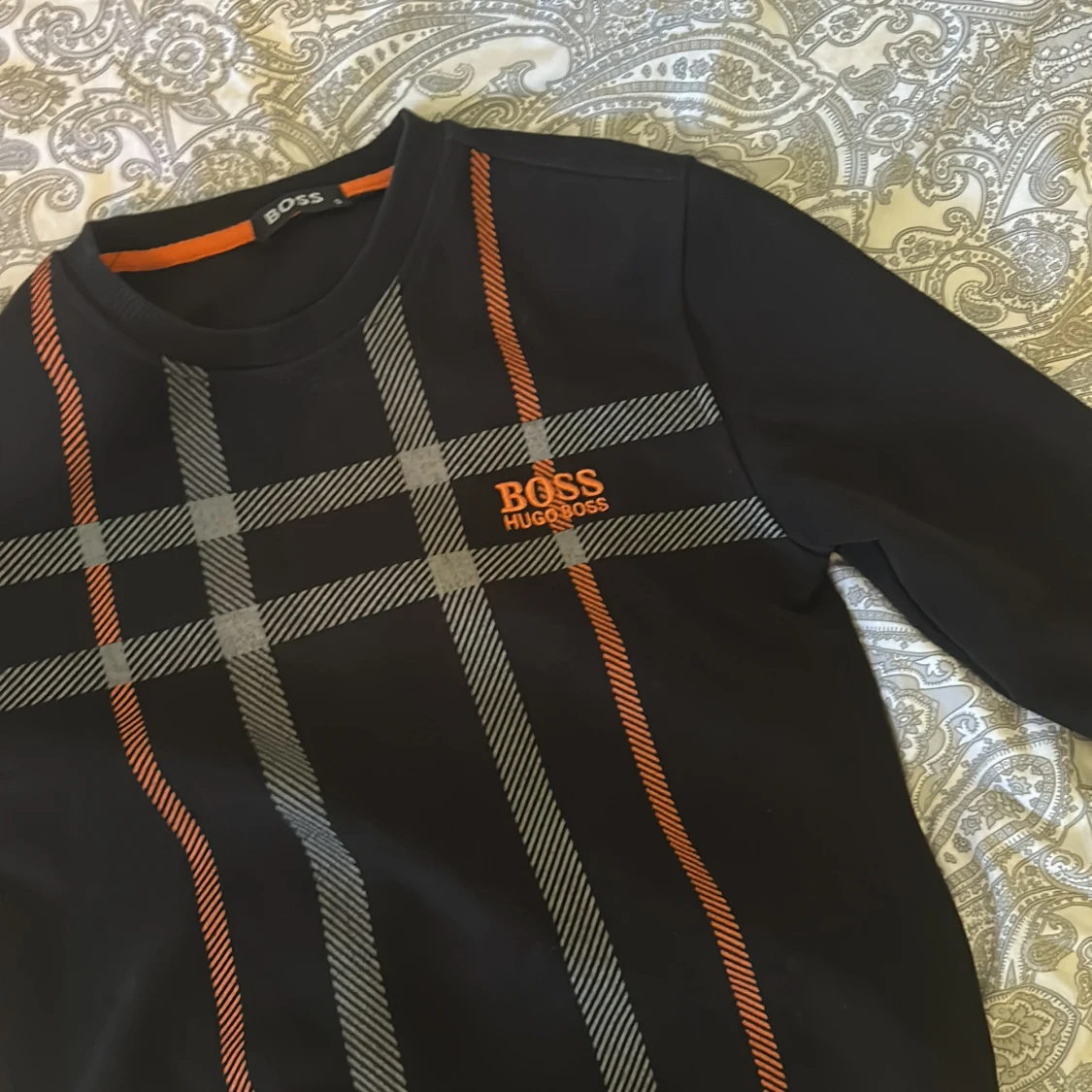 Svart tröja med rutigt mönster från BOSS - 2