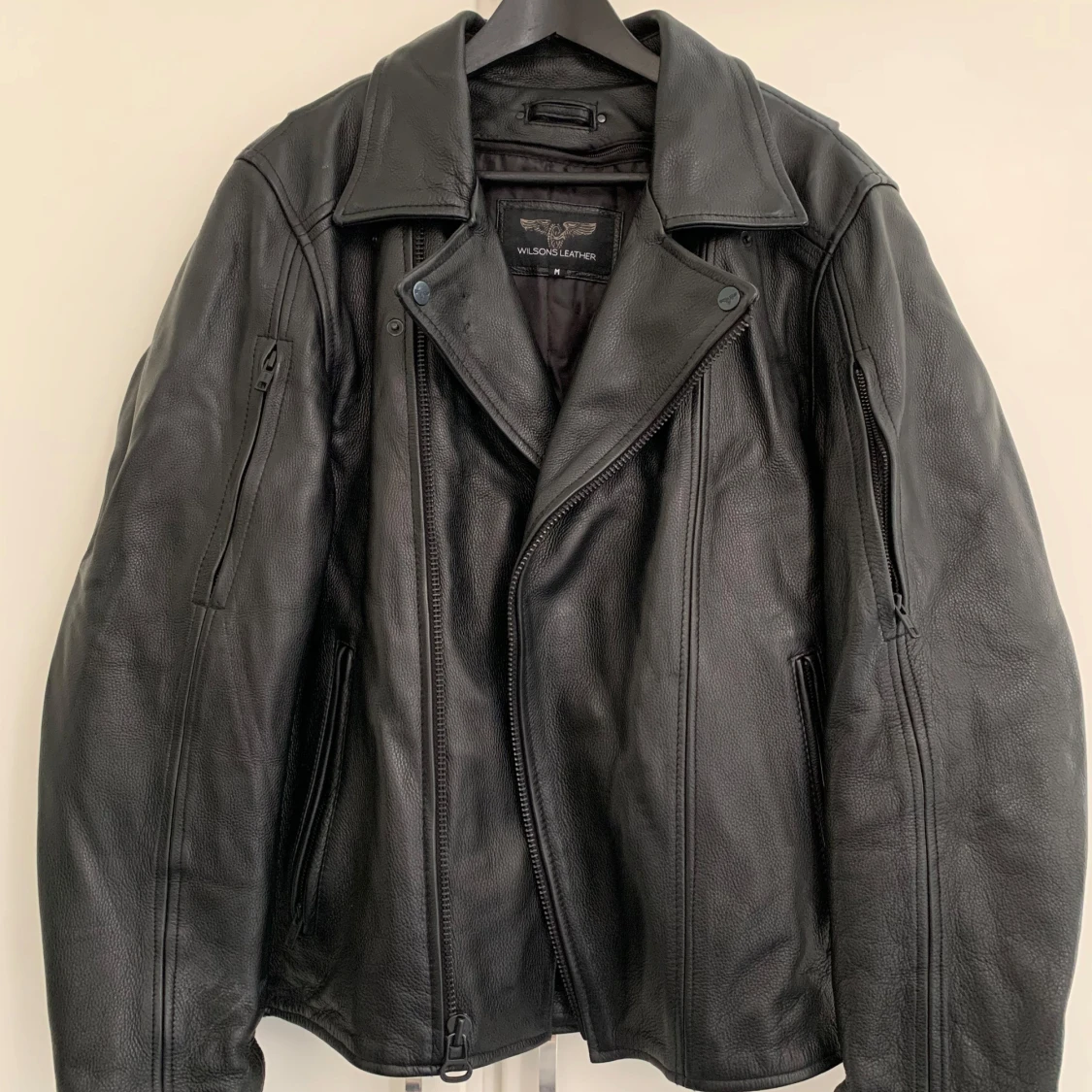 Svart skinnjacka med dragkedjor - 2