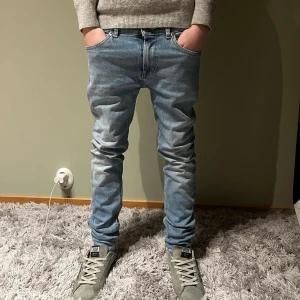 Dondup - Tjena säljer nu mina dondup jeans, skick 7/10, storlek 150/10-12år och modellen är George som motsvarar skinny/slim fit. Tveka inte om att ställa en fråga och kan gå ner i pris vid snabb affär!!