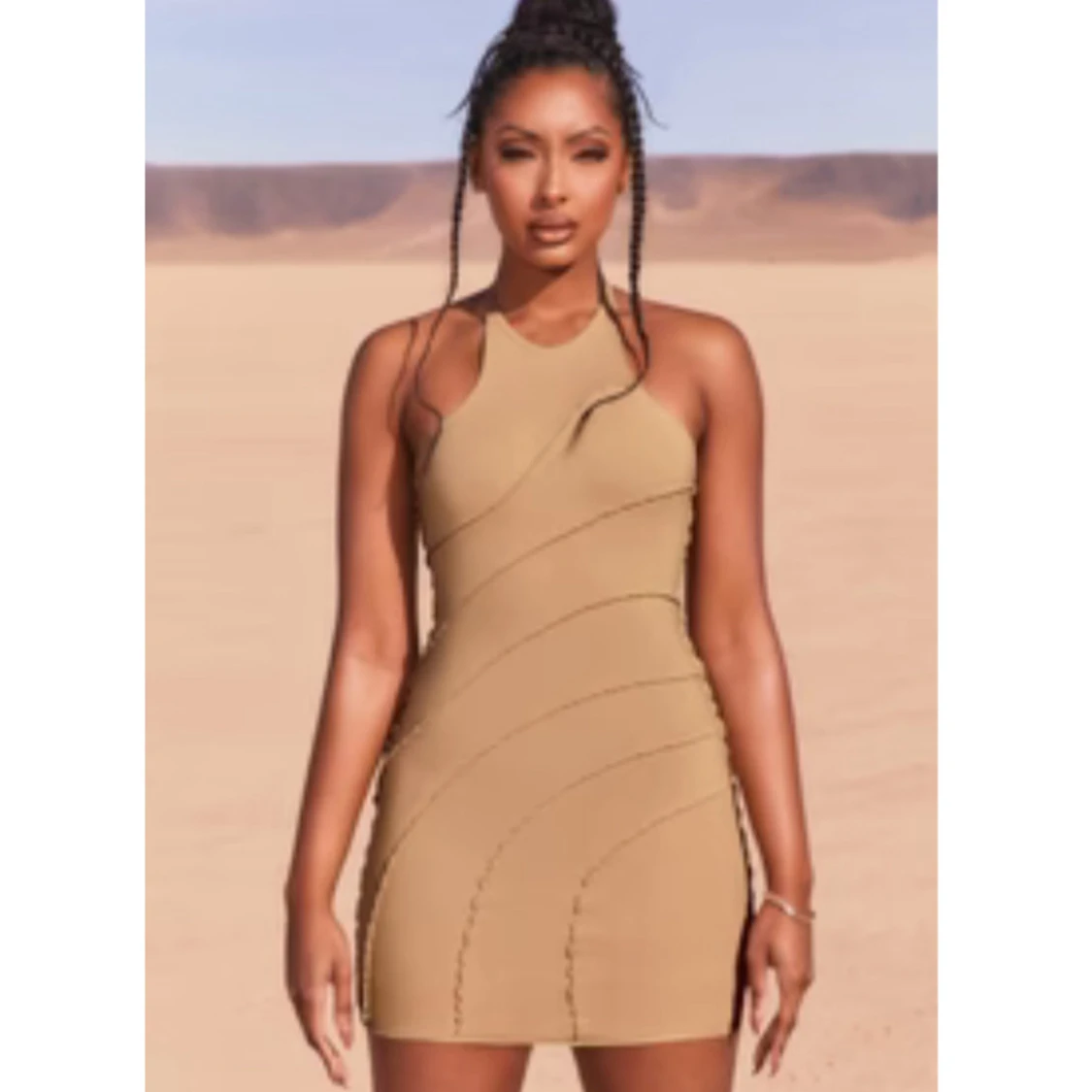 Beige kortklänning från Ohpolly