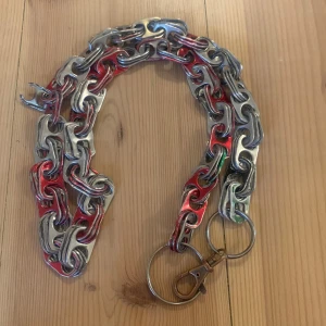 Emo/punk accessoarer  - MÖTS BARA UPP I SÖDERMALM/STOCKHOLM FRAKTAR EJ !! Skriv för pris eller mer info om det du vill ha ! :D