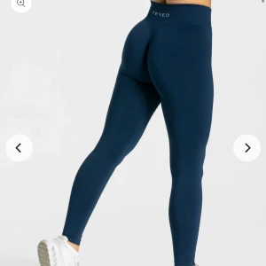 Teveo leggings  - Statement Scrunch Leggings i färgen  "mörk blå " storlek M. Knappt använda , nypris 545kr