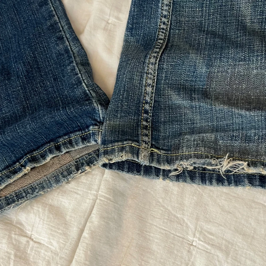 Jättesnygga blåa low waist bootcut jeans🌸 - 4