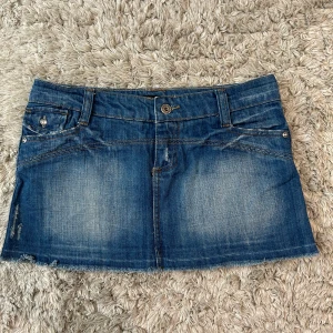 Lågmidjad jeanskjol  - Jättesnygg jeanskjol