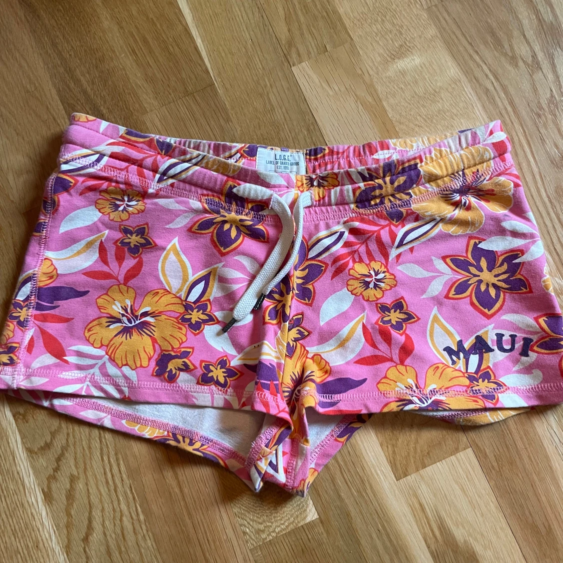 Lågmidjade shorts med mönster