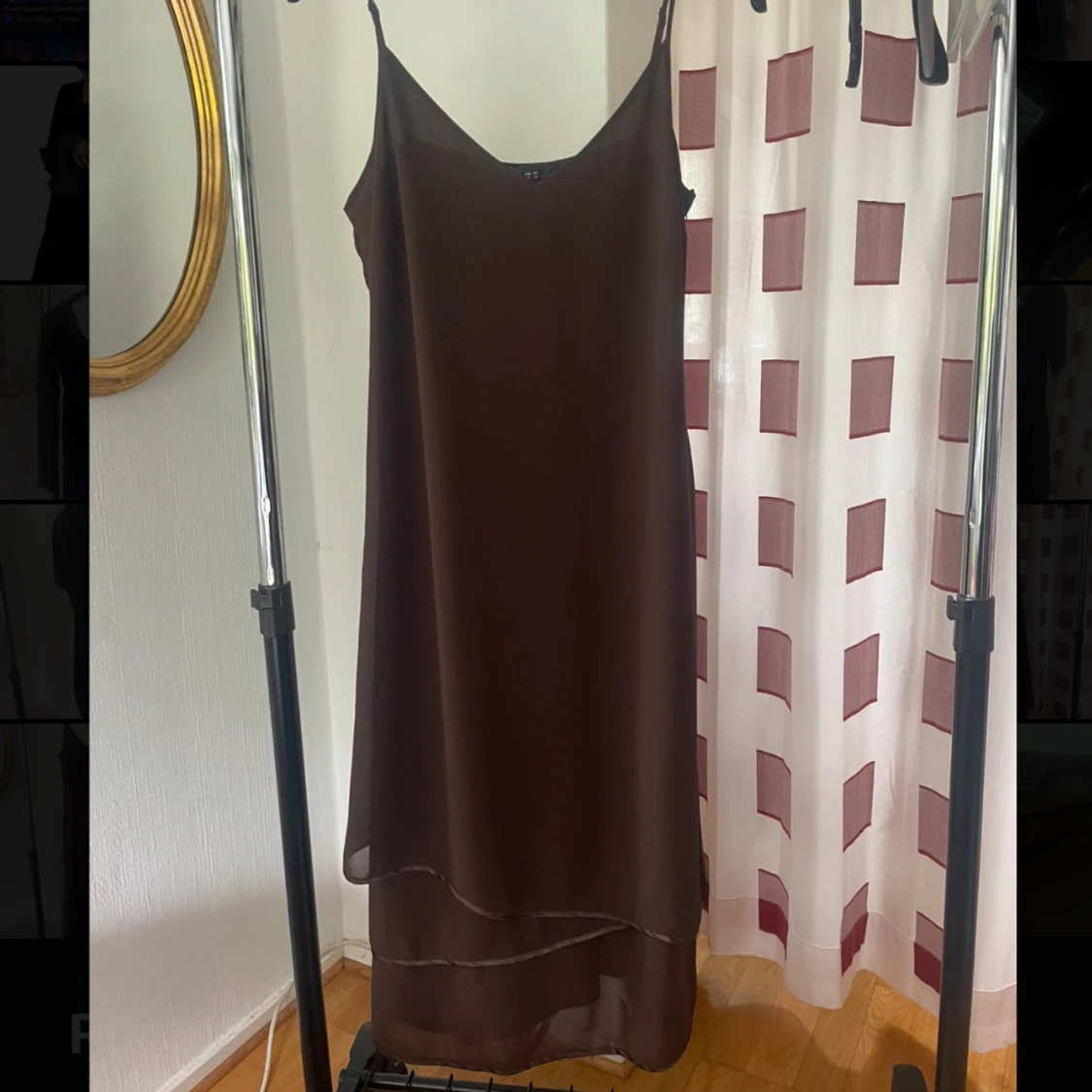 Brun långklänning med tunna axelband från H&M