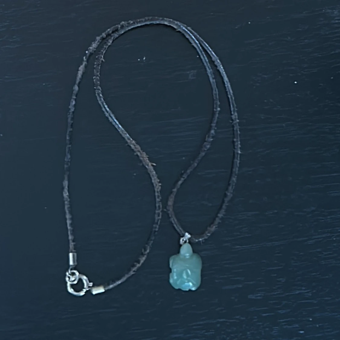 Halsband med grön sköldpaddshänge