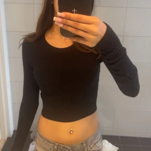 långärmad topp - svart långärmad topp, kan användas som sport topp 