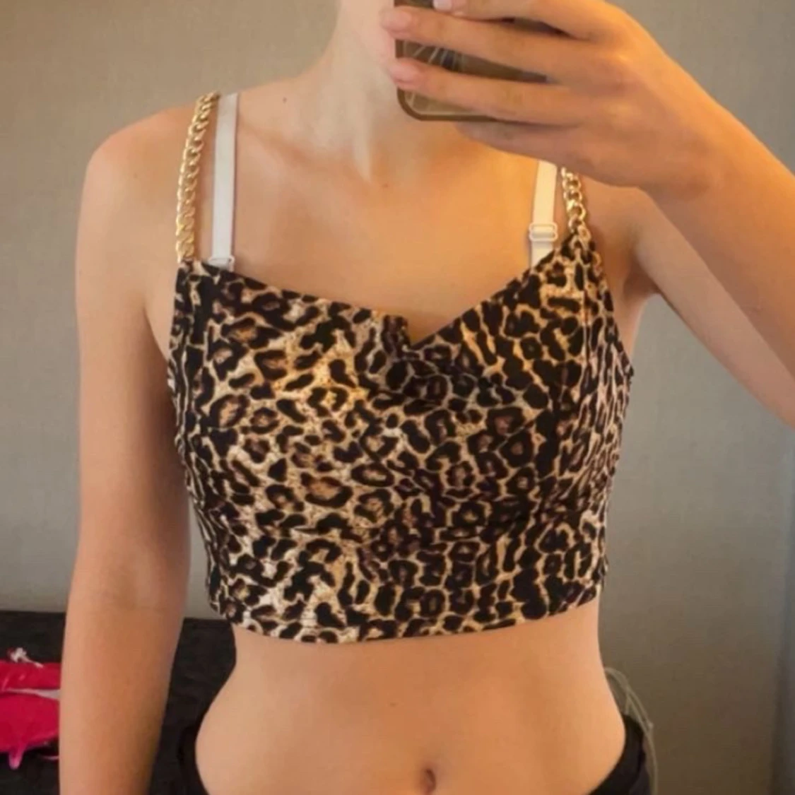 Leopardmönstrad croppad topp med kedjor