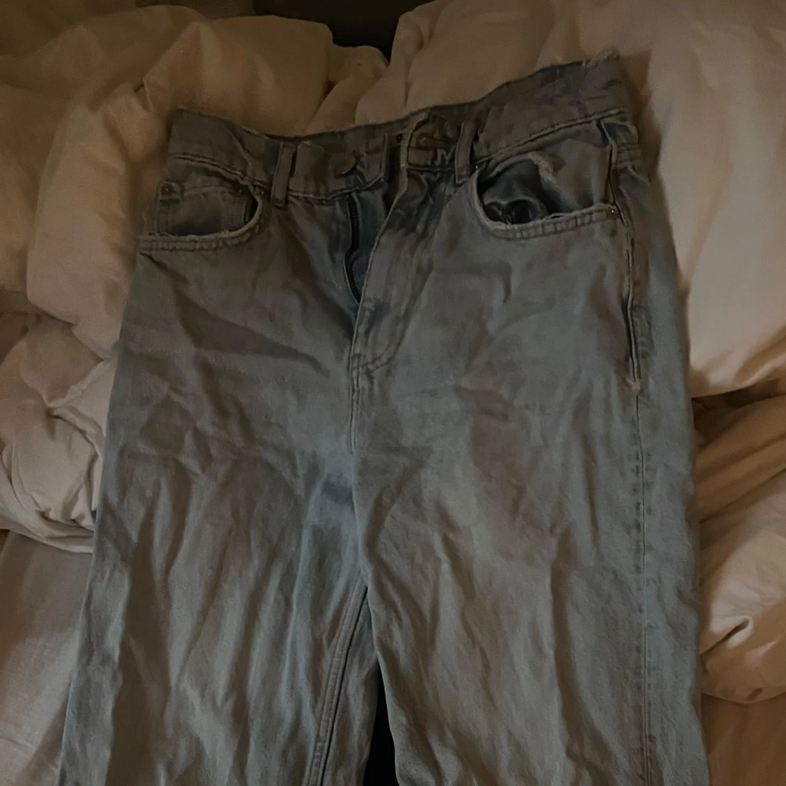 Ljusblå jeans från Gina tricot 