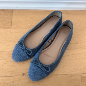 Ballerinaskor - Säljer dessa fina ballerina skor! Använt några få gånger☺️