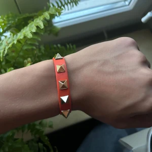 Valentino Liknande Armband - Nyskick