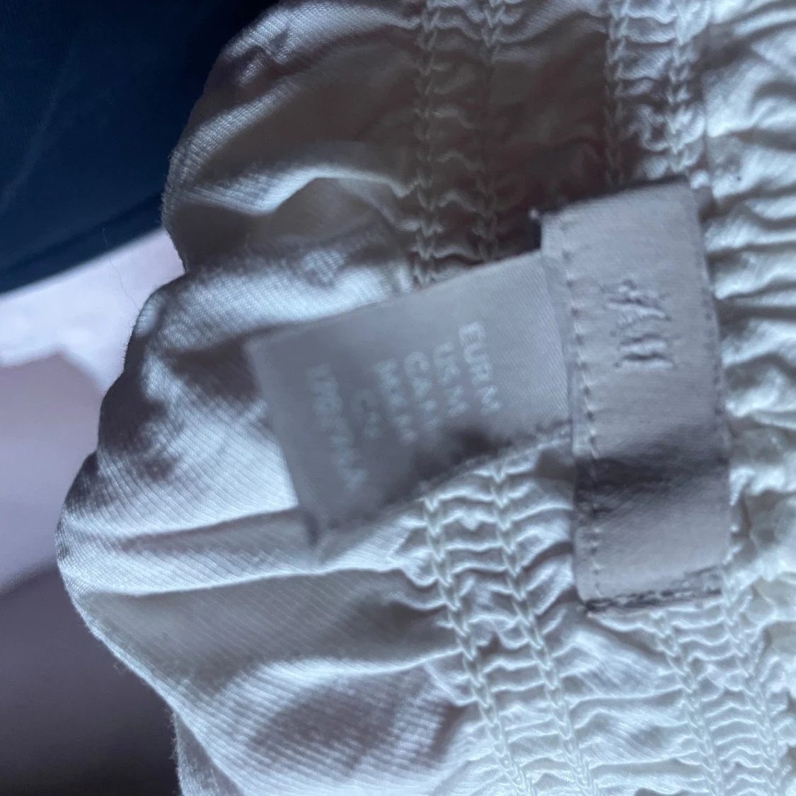 Vit smockad linnetopp från H&M - 4