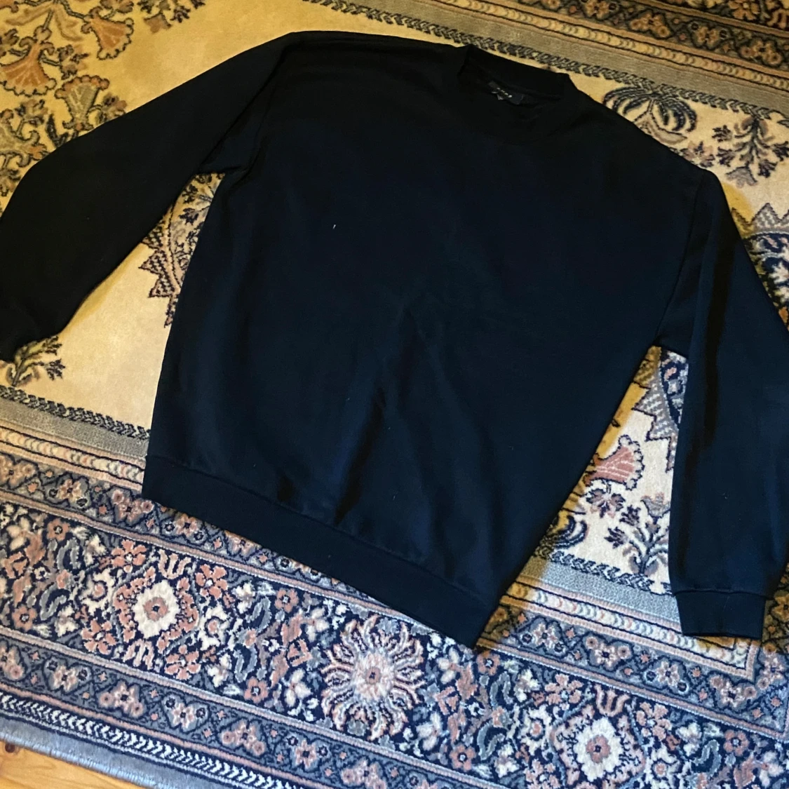 Svart basic sweatshirt i bomull(fri frakt) - 1