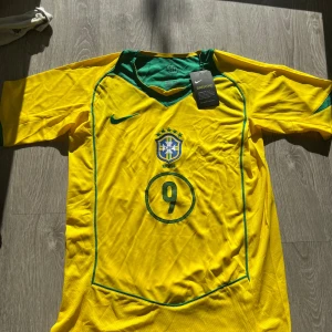 R9 Brasilien  - En r9 tröja nytt skick