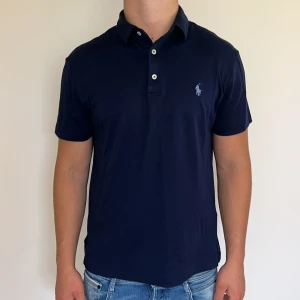 Ralph Lauren piké slim fit  - Ralph Lauren | Mycket bra skick | Size - M | Nypris 1600 mitt pris 499 | Hör av dig vid minsta fråga eller fundering📩