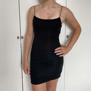 Svart klänning från Zara🖤 - Svart tight klänning från Zara💕