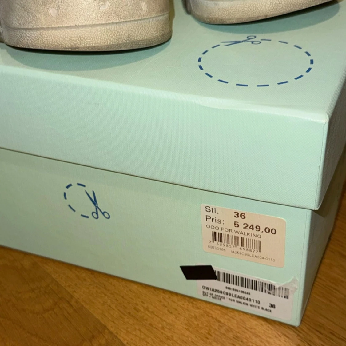 Off-White Out of office  - 4