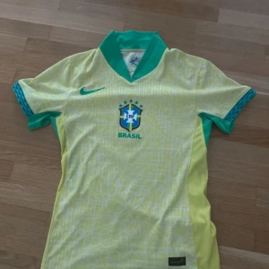 Fotbolls tröja  - En fin fotbolls tröja. Landslaget brasil 