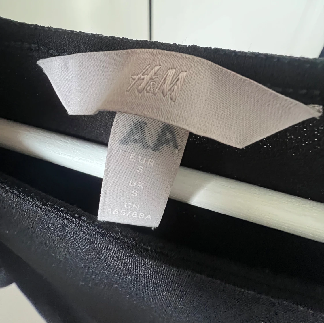 Svart blus med puffärm från H&M - 3