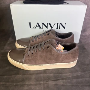Lanvin toecap sneaker - Mycket fint skick, knappt använda | Size uk9 vilket passar 43/44  | fraktar spårbart inom 24 timmar |  för att köpa klicka ” köp nu” | vid frågor skriv ett meddelande | bara skorna medföljer 