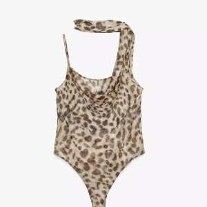 Leopardmönstrad body  Zara - Jätte snygg leopard body som används en gång. 