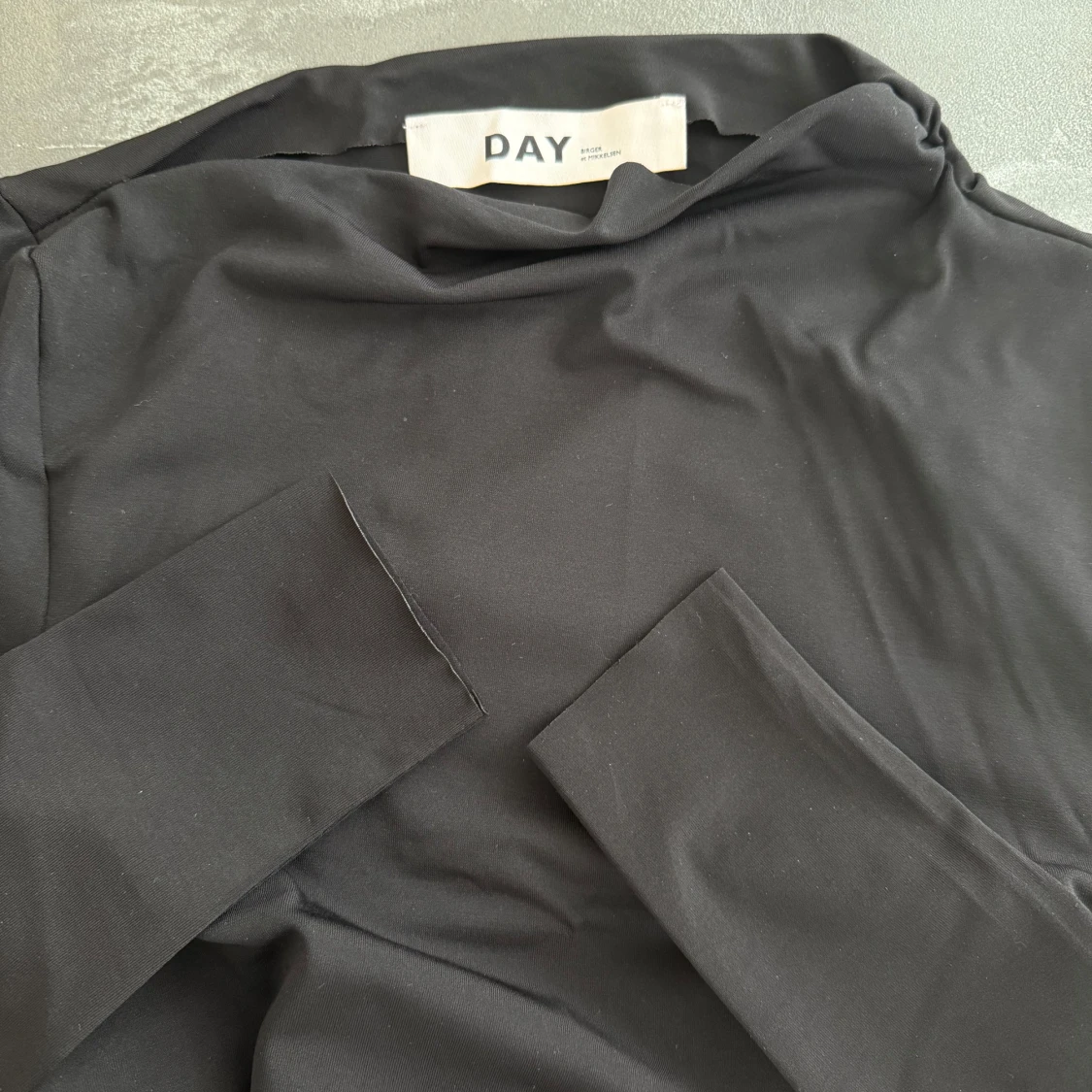 Svart långärmad klänning från DAY Birger et Mikkelsen - 3