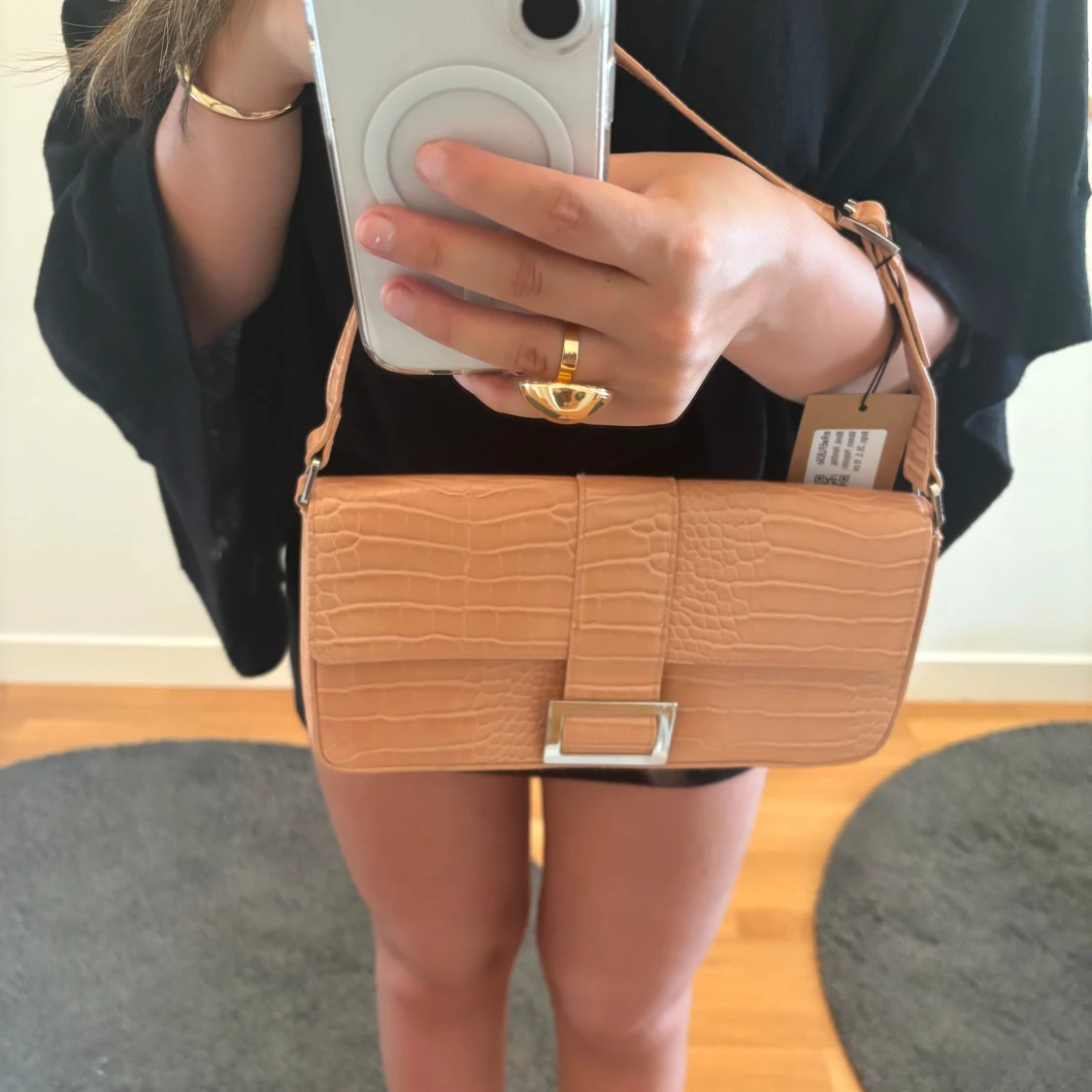Beige axelväska i croco-imitation - 2