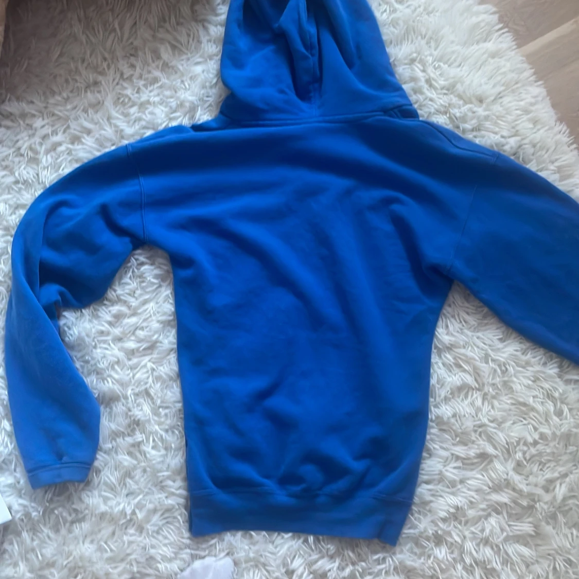 Blå hoodie med strassängel och text - 2