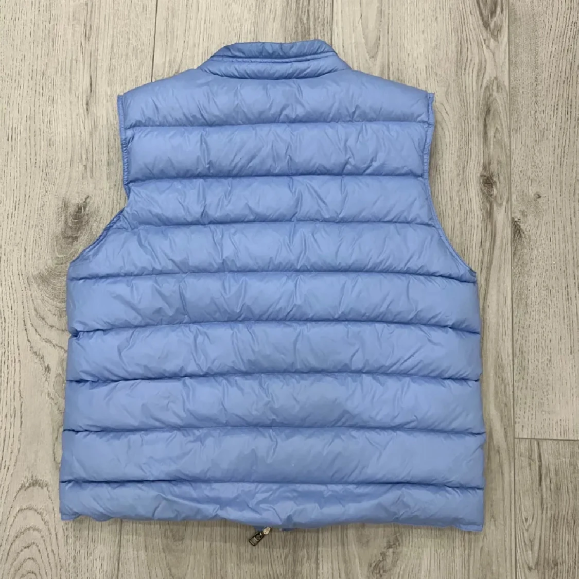 Ljusblå Moncler gui - 1